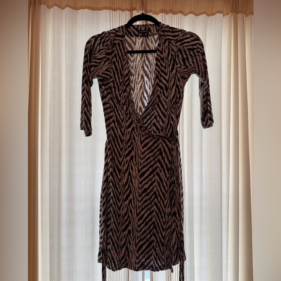 Express Monochrome Abstract Print Wrap Dress - Picture 1 of 6